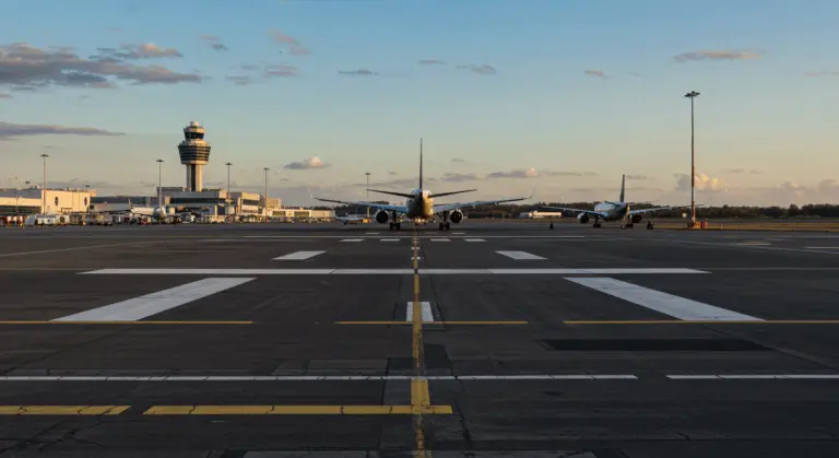 Wake Turbulence Avoidance – Essential Strategies for Pilots